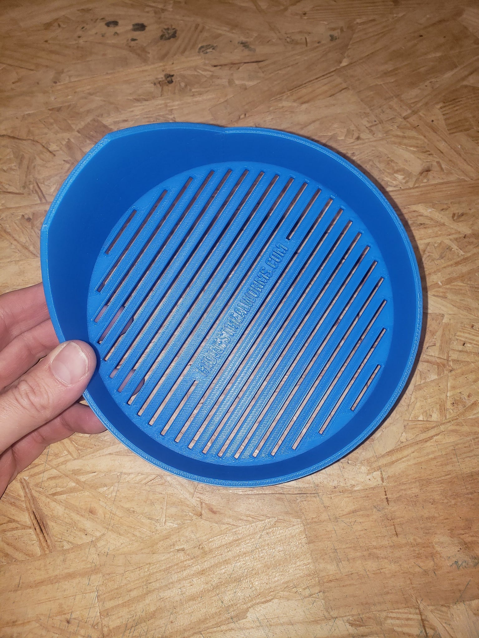 Mealworm sifting tray